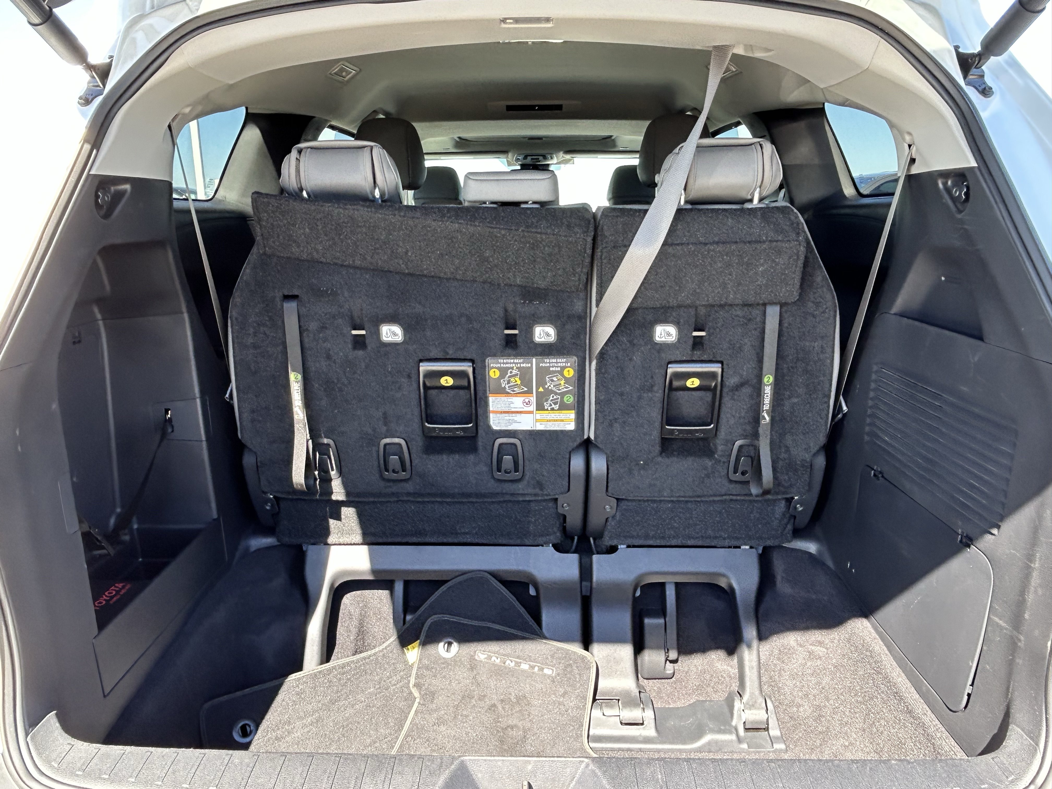 Used 2025 Toyota Sienna XLE FWD image 14