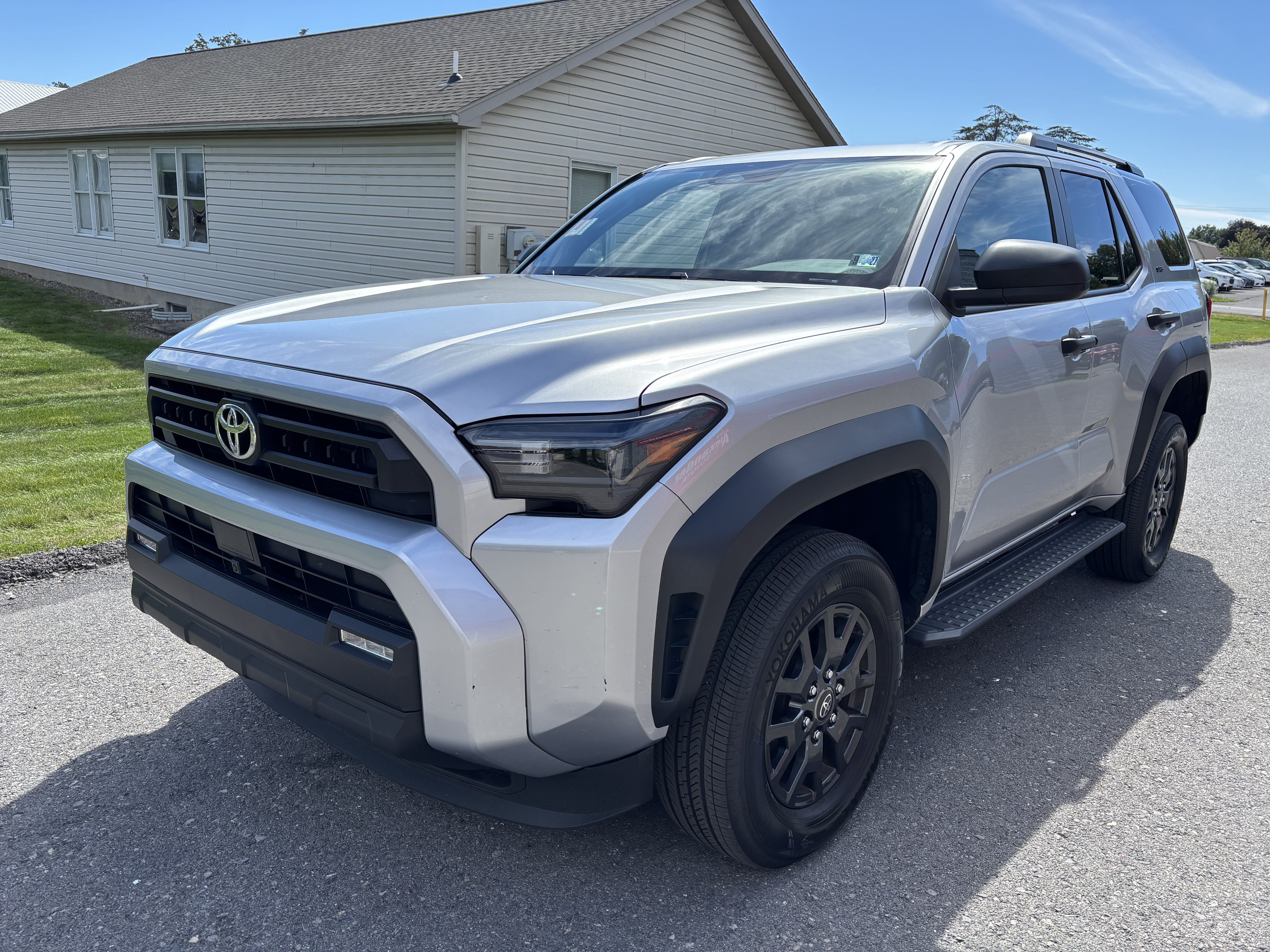 Used 2025 Toyota 4Runner SR5 AWD/4WD image 8