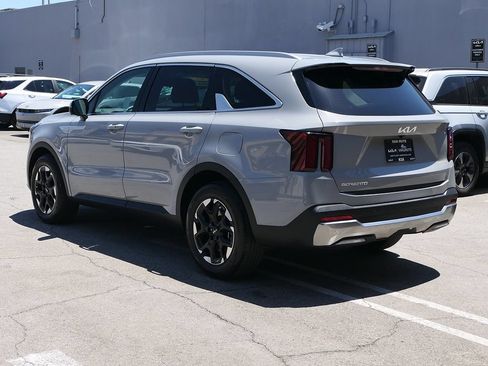Used 2025 Kia Sorento S FWD image 5