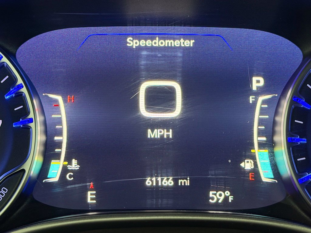 Used 2024 Chrysler Pacifica Touring-L FWD image 7