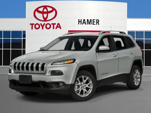 Used 2018 Jeep Cherokee Latitude w/ Altitude Package FWD image 1