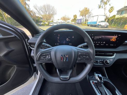 Used 2025 Buick Envista Preferred image 33