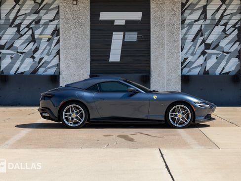 Used 2024 Ferrari Roma Spider RWD image 17