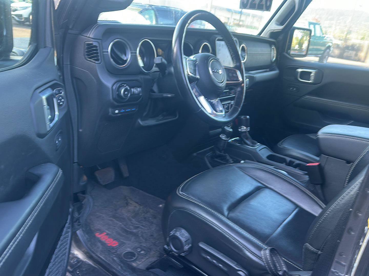 Used 2022 Jeep Wrangler Unlimited Sahara w/ Cold Weather Group AWD/4WD image 7