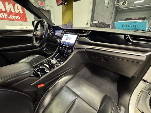Used 2023 Jeep Grand Cherokee Overland w/ Advanced Protech Group III AWD/4WD image 14