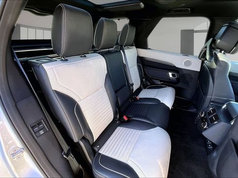 Certified 2023 Land Rover Discovery Metropolitan Edition AWD/4WD image 23