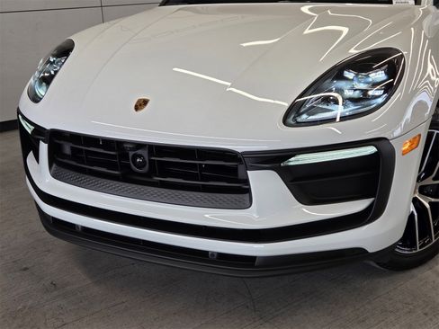 Used 2026 Porsche Macan image 27