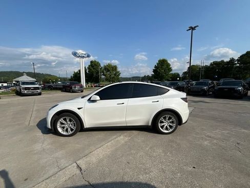 Used 2022 Tesla Model Y Long Range AWD/4WD image 4