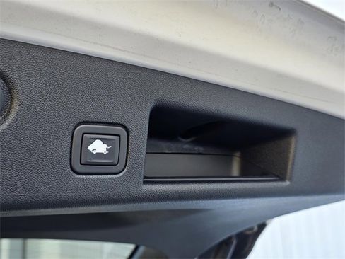 Used 2020 Chevrolet Equinox LT image 12