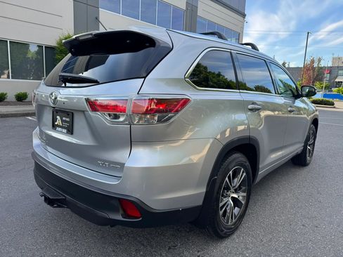 Used 2016 Toyota Highlander XLE AWD/4WD image 10