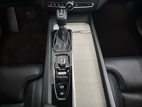 Used 2018 Volvo XC60 T6 Inscription w/ Luxury Seat Package image 22
