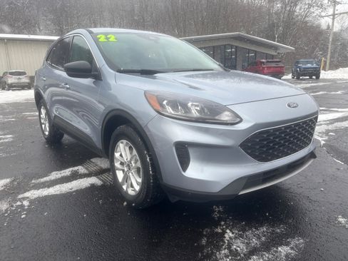 Used 2022 Ford Escape SE w/ Cold Weather Package image 1