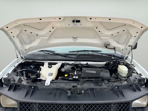 Used 2016 Chevrolet Express 2500 RWD image 13