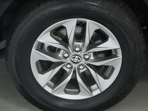 Used 2026 Toyota Sienna LE AWD/4WD image 12