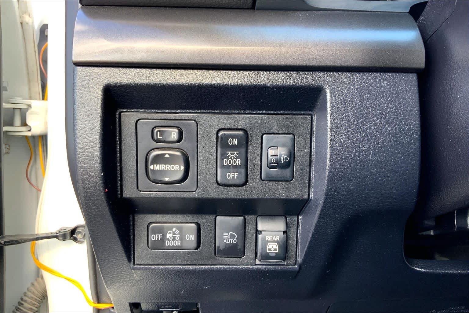 Used 2020 Toyota Tundra SR5 w/ SR5 Upgrade Package RWD image 33