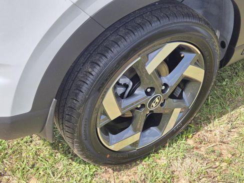 New 2026 Hyundai Venue SEL FWD image 6