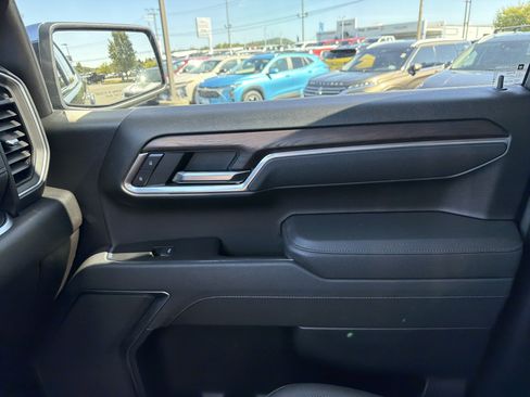 Used 2025 GMC Sierra 1500 SLT AWD/4WD image 25