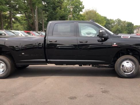 Used 2024 RAM 3500 Tradesman w/ Chrome Appearance Group image 9
