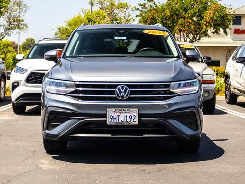Used 2022 Volkswagen Tiguan SE w/ Panoramic Sunroof Package AWD/4WD image 2