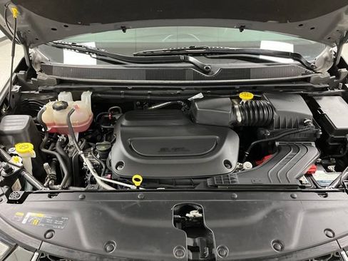 Used 2023 Chrysler Pacifica Limited FWD image 60