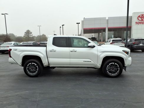 Used 2024 Toyota Tacoma TRD Sport w/ TRD Sport Upgrade Package image 2