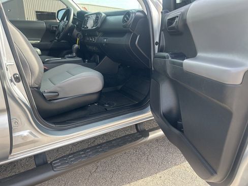 Used 2022 Toyota Tacoma SR image 19