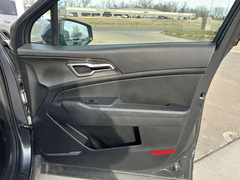 Used 2023 Kia Sportage LX image 25