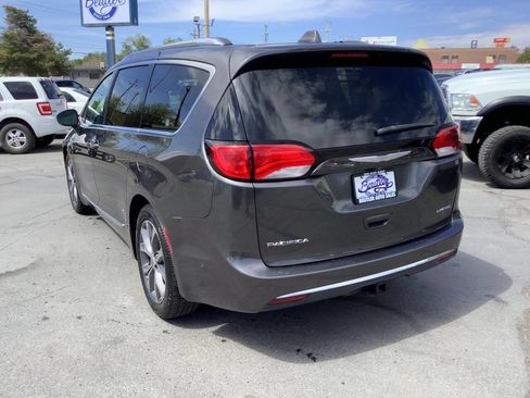 Used 2017 Chrysler Pacifica Limited FWD image 14