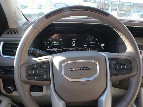 Used 2024 GMC Yukon XL Denali w/ Denali Reserve Package image 8