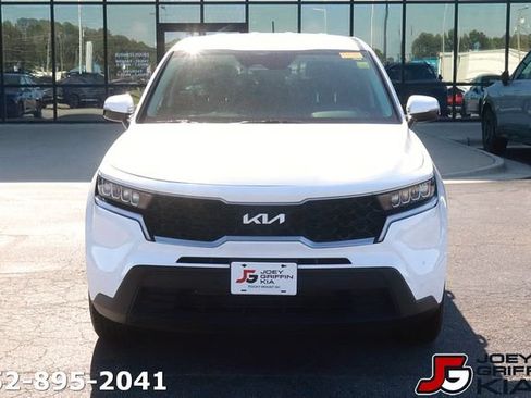 Certified 2023 Kia Sorento LX AWD/4WD image 2