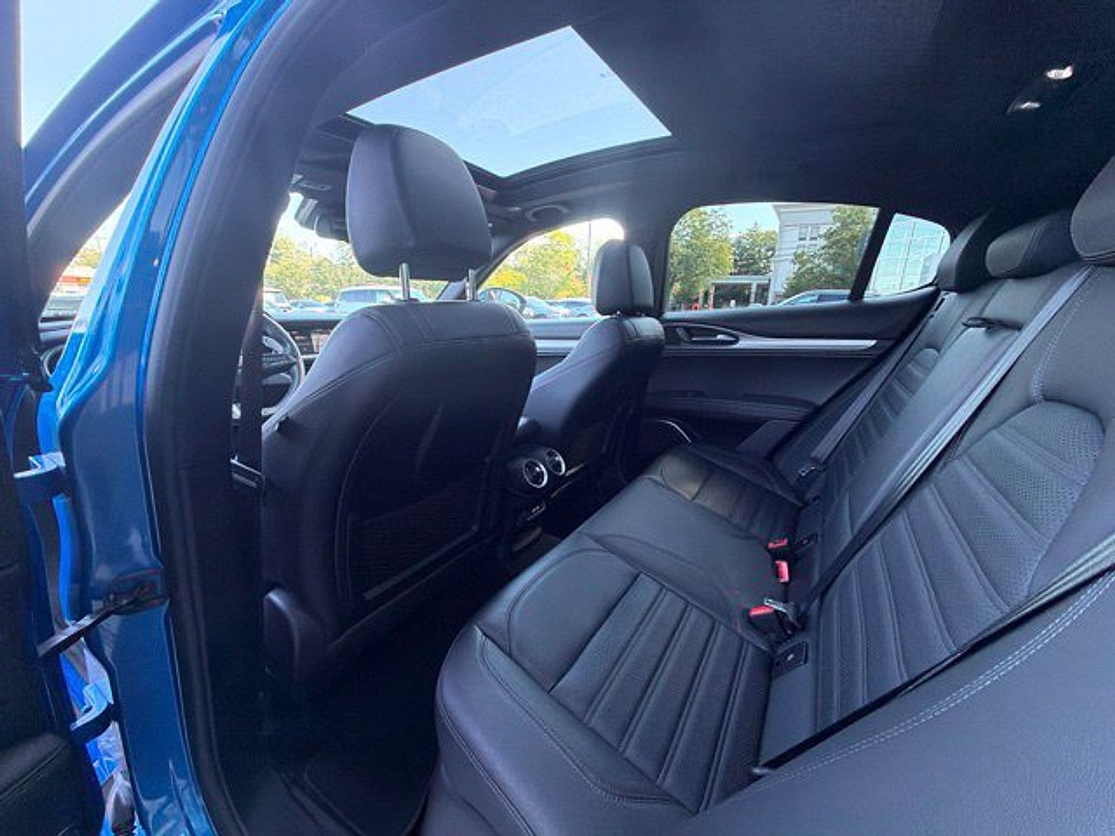 Used 2023 Alfa Romeo Stelvio Veloce AWD/4WD image 23