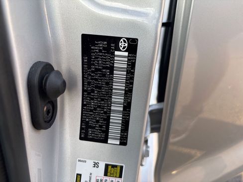 Used 2025 Toyota Corolla LE image 28