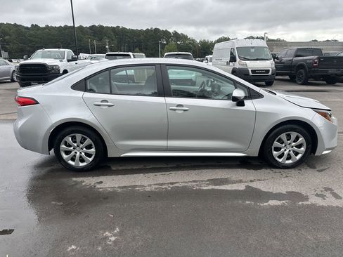 Used 2022 Toyota Corolla LE image 2