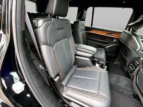 Used 2025 Jeep Grand Cherokee L Summit AWD/4WD image 20