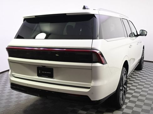 New 2026 Lincoln Navigator L Reserve AWD/4WD image 6