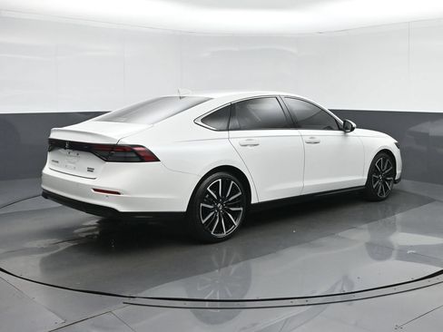 Used 2023 Honda Accord Touring image 7