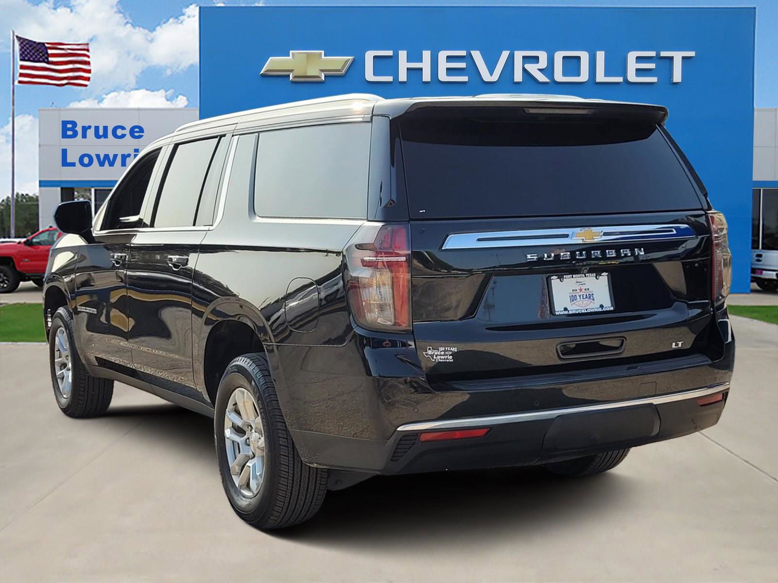 Used 2022 Chevrolet Suburban LT RWD image 5