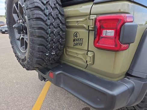 Used 2025 Jeep Wrangler Willys image 33