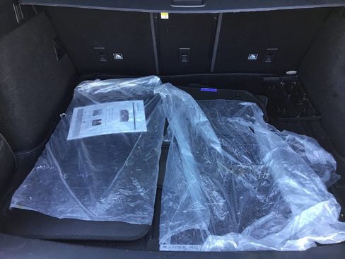Used 2018 Land Rover Range Rover Velar S image 19