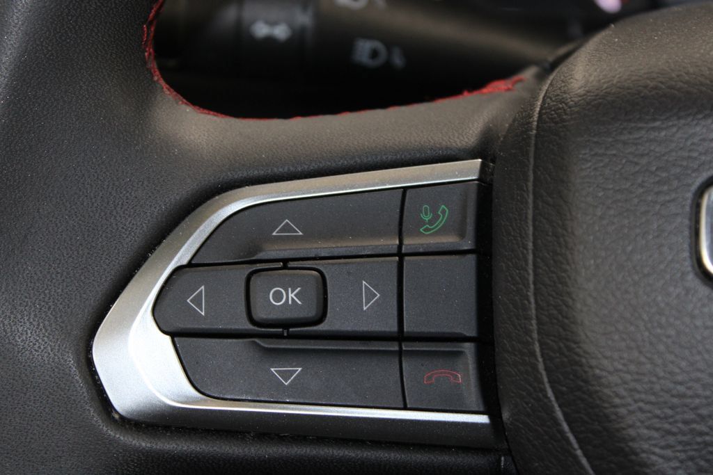 Used 2025 Jeep Compass Trailhawk AWD/4WD image 33