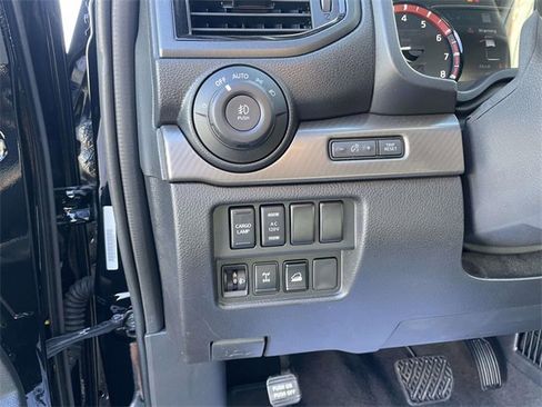 Used 2024 Nissan Titan PRO-4X w/ Pro-4x Convenience Package image 15