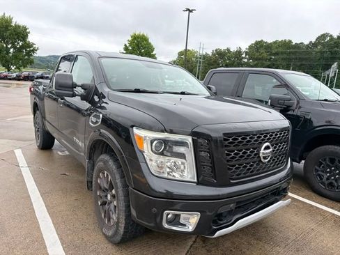 Used 2017 Nissan Titan PRO-4X w/ Pro-4x Convenience Package AWD/4WD image 3