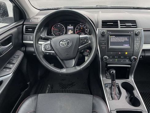 Used 2017 Toyota Camry SE image 2