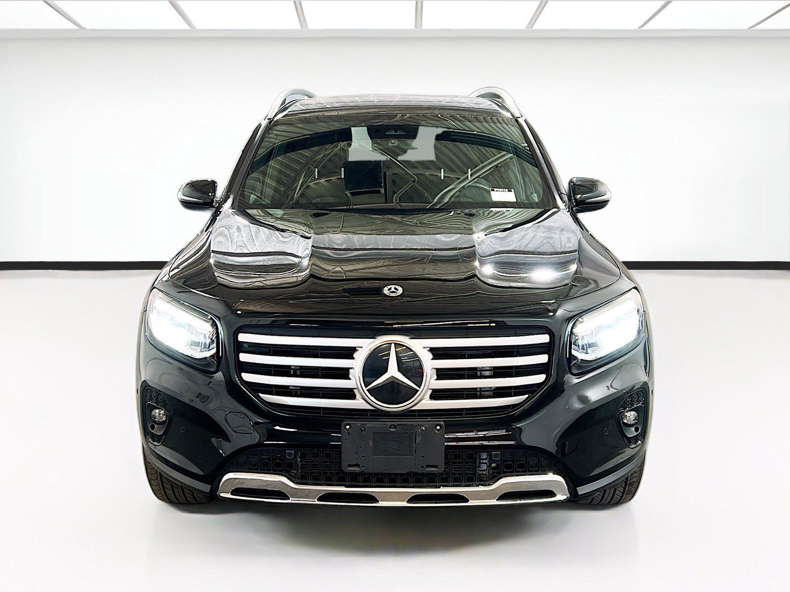 Used 2024 Mercedes-Benz GLB 250 image 2