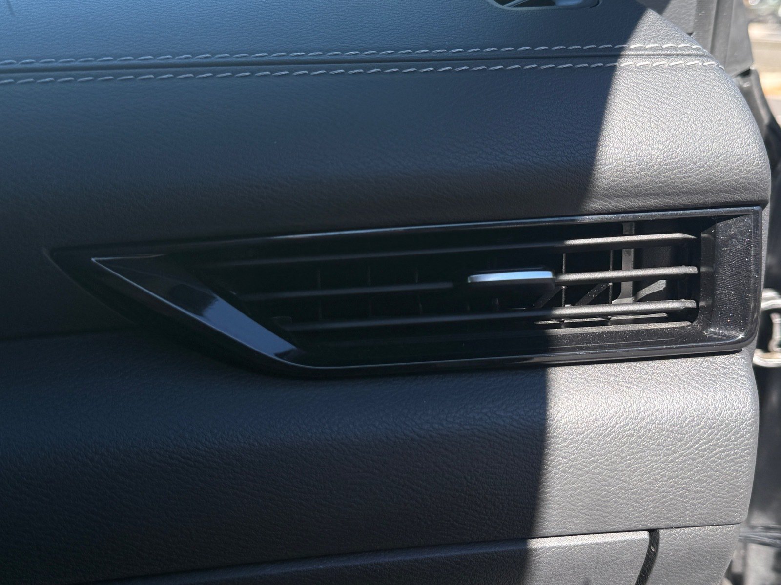 Used 2025 Nissan Sentra SV FWD image 11