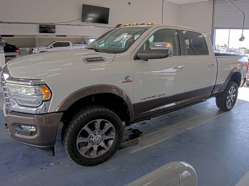 Used 2021 RAM 2500 Limited AWD/4WD image 2