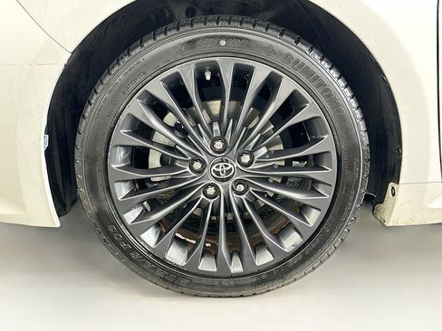 Used 2016 Toyota Avalon Touring image 11