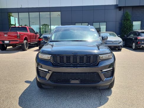 Used 2023 Jeep Grand Cherokee Limited w/ Black Appearance Package AWD/4WD image 2