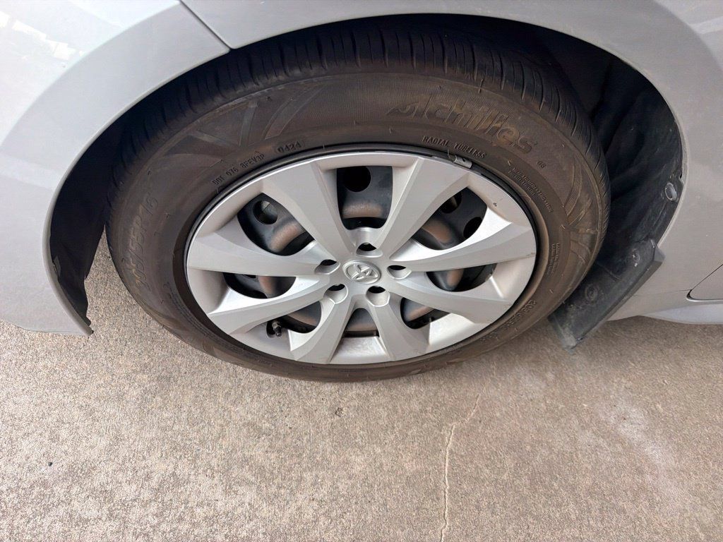 Used 2021 Toyota Corolla LE FWD image 7
