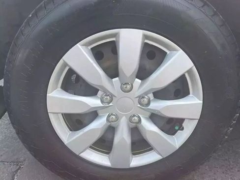 Used 2011 Nissan Rogue S AWD/4WD image 8